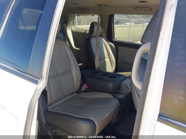 KNDMB5C18H6310158 KIA SEDONA LX