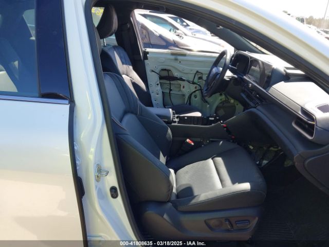 JTDAAAAF5S3031112 Toyota Crown Xle