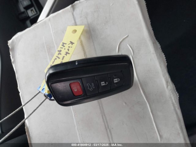 5TDBZRBH9MS110697 Toyota Highlander Le