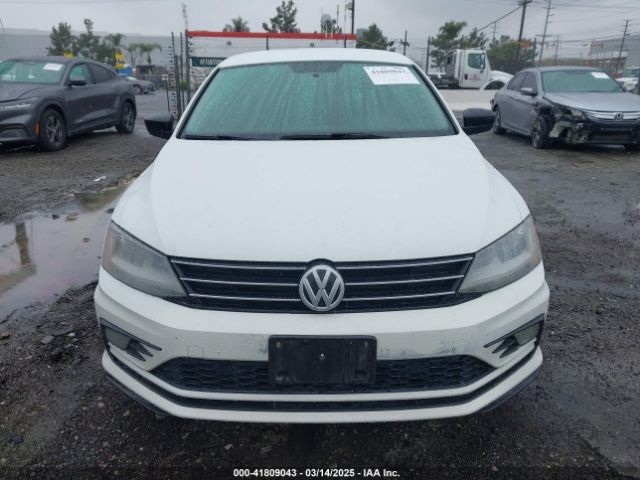 3VWDB7AJ3JM206162 Volkswagen Jetta 1.4t Se/1.4t Wolfsburg Edition