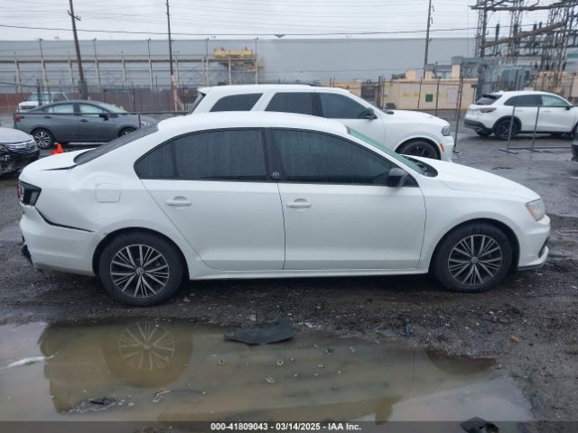 3VWDB7AJ3JM206162 Volkswagen Jetta 1.4t Se/1.4t Wolfsburg Edition