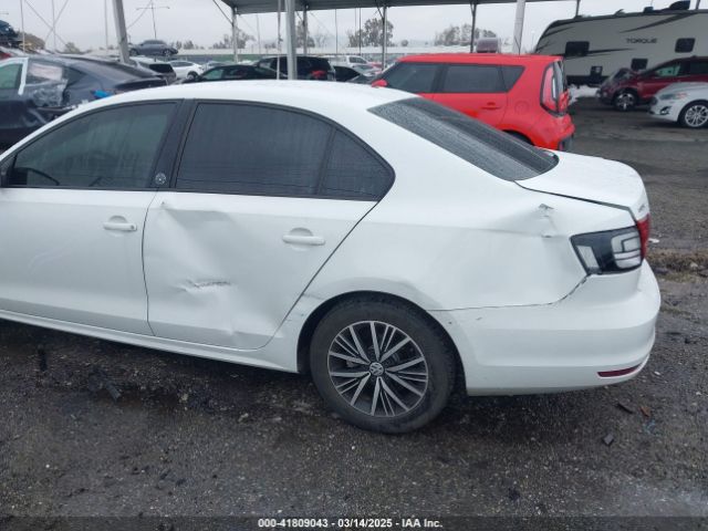 3VWDB7AJ3JM206162 Volkswagen Jetta 1.4t Se/1.4t Wolfsburg Edition