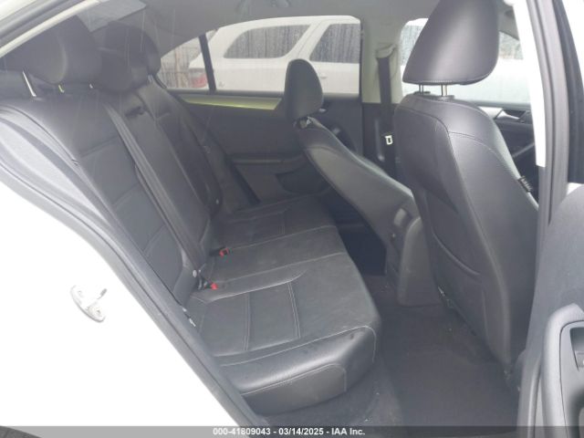 3VWDB7AJ3JM206162 Volkswagen Jetta 1.4t Se/1.4t Wolfsburg Edition