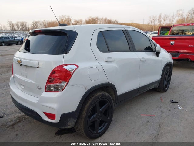 3GNCJKSB0JL231433 Chevrolet TRAX LS