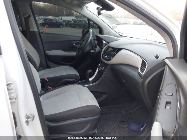 3GNCJKSB0JL231433 Chevrolet TRAX LS