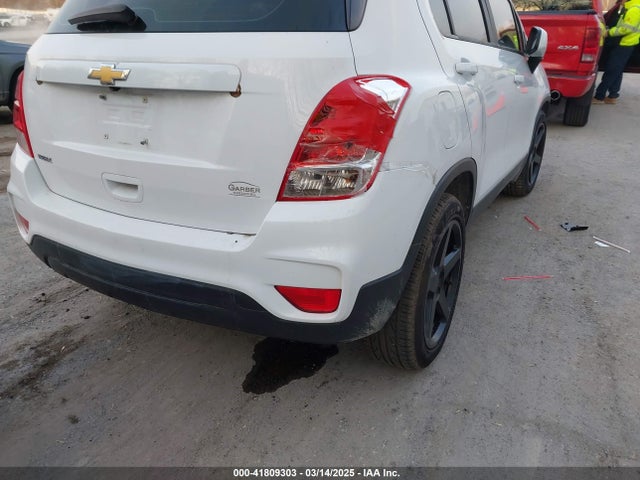 3GNCJKSB0JL231433 Chevrolet TRAX LS