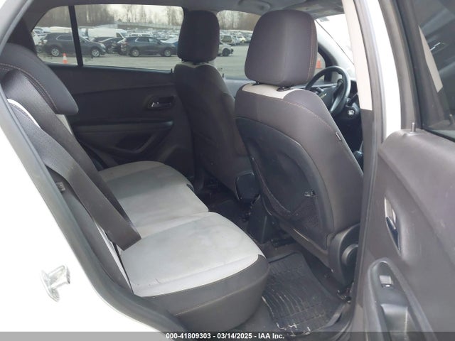 3GNCJKSB0JL231433 Chevrolet TRAX LS