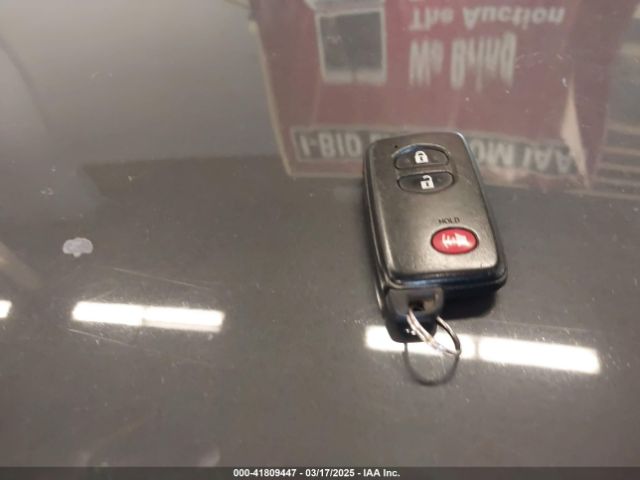 JTDKN3DU8F1983215 Toyota Prius Two