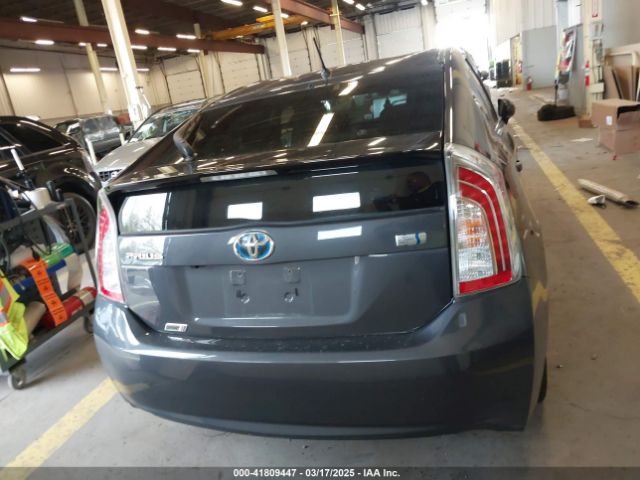 JTDKN3DU8F1983215 Toyota Prius Two