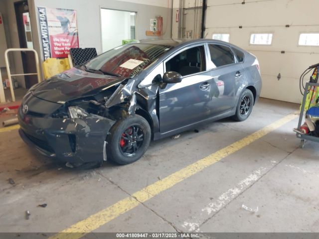 JTDKN3DU8F1983215 Toyota Prius Two