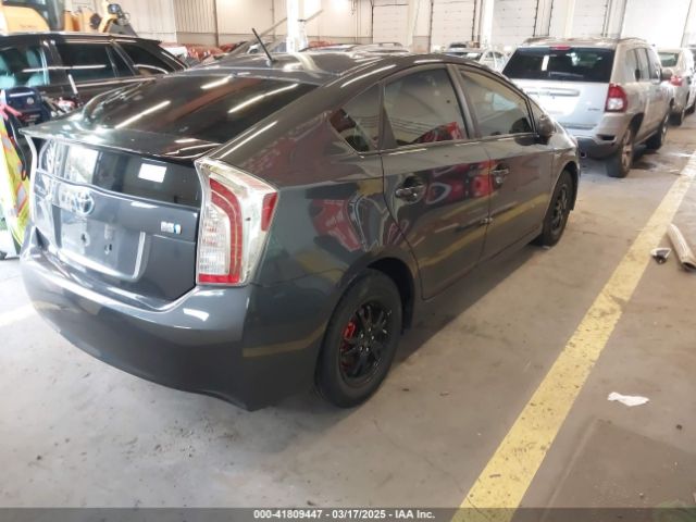 JTDKN3DU8F1983215 Toyota Prius Two
