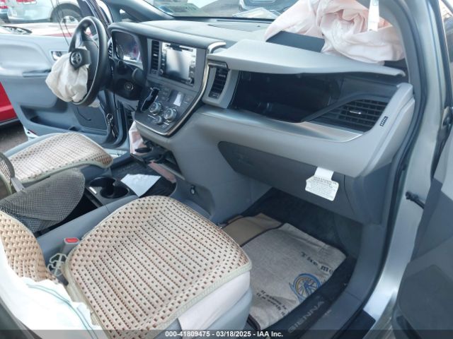 5TDJZ3DC1KS223552 Toyota Sienna Le 7 Passenger