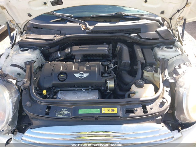 2010 MINI COOPER WMWMF3C59ATZ64568 Photo 9