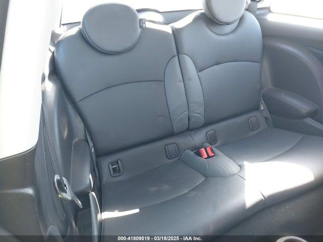 2010 MINI COOPER WMWMF3C59ATZ64568 Photo 7