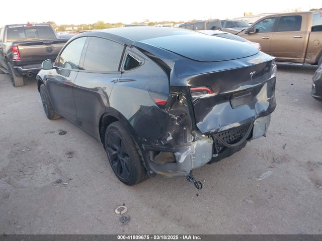 2025 TESLA MODEL Y 7SAYGAEE3SF257640 Photo 2