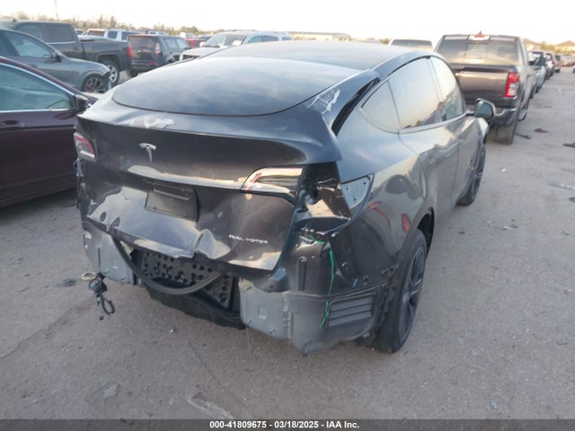 2025 TESLA MODEL Y 7SAYGAEE3SF257640 Photo 3