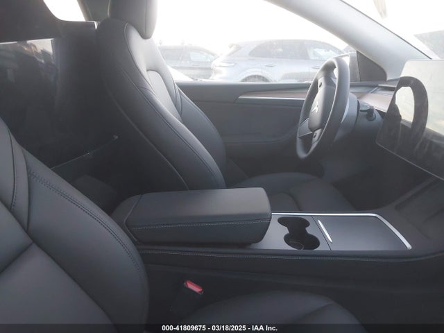 2025 TESLA MODEL Y 7SAYGAEE3SF257640 Photo 4