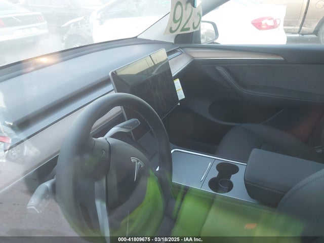 2025 TESLA MODEL Y 7SAYGAEE3SF257640 Photo 6