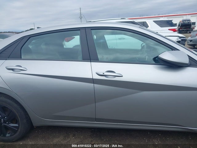 5NPLM4AG4MH046086 Hyundai ELANTRA SEL