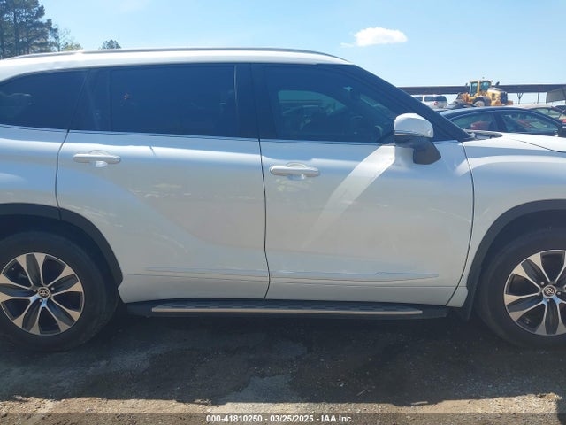 5TDGZRAH7NS559885 Toyota Highlander Xle