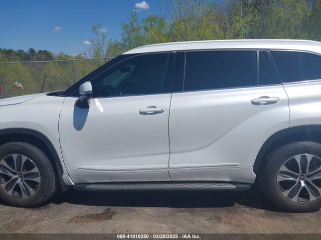 5TDGZRAH7NS559885 Toyota Highlander Xle