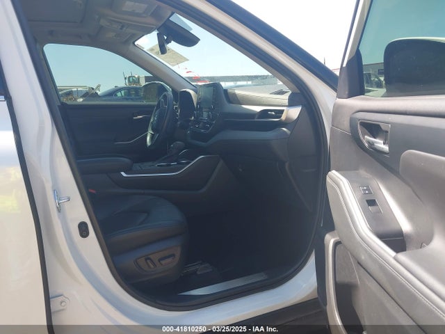 5TDGZRAH7NS559885 Toyota Highlander Xle