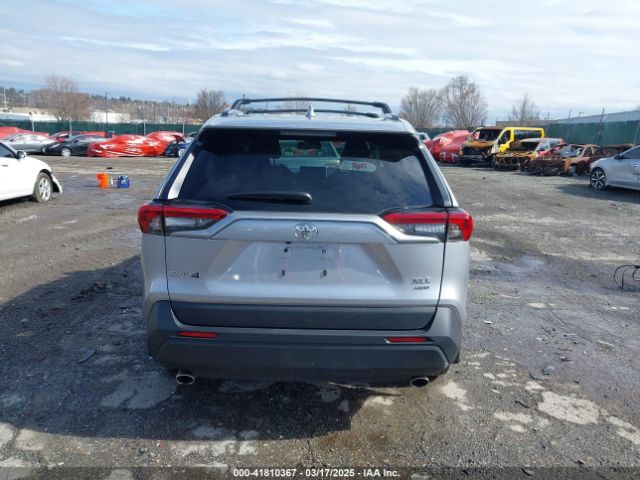 2T3P1RFV2RC475310 Toyota Rav4 Xle