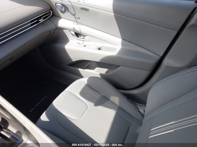 5NPLM4AG1MH002031 Hyundai ELANTRA SEL