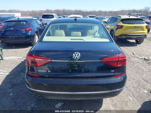 1VWBT7A3XHC009040 Volkswagen Passat 1.8t Se