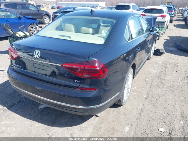 1VWBT7A3XHC009040 Volkswagen Passat 1.8t Se