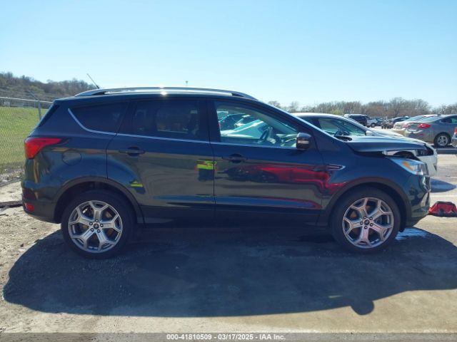 1FMCU9J9XKUC26167 Ford Escape Titanium