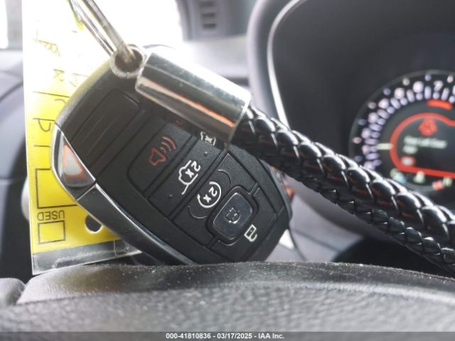 5LMCJ2D93KUL21128 Lincoln MKC SELECT