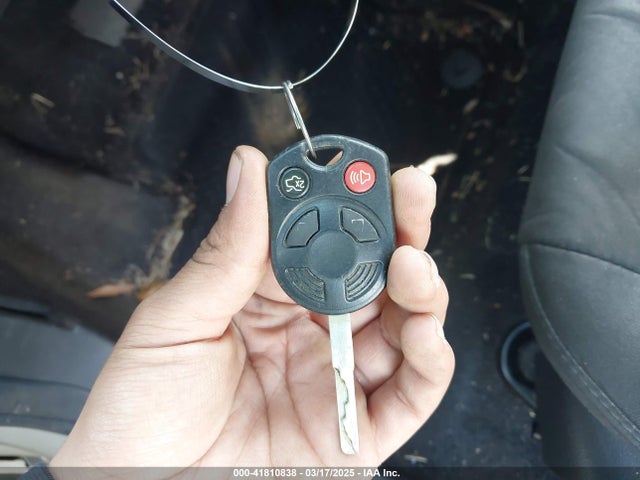 1FADP3K25HL305961 Ford FOCUS SE