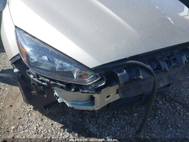 1FADP3K25HL305961 Ford FOCUS SE