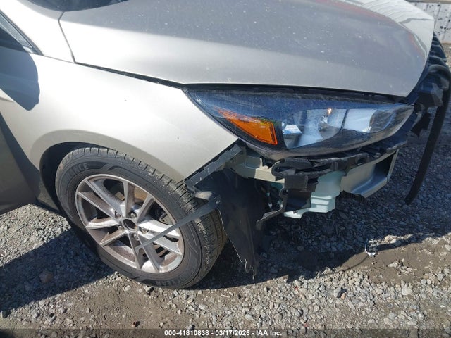 1FADP3K25HL305961 Ford FOCUS SE