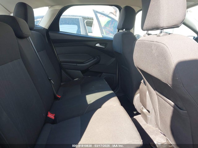 1FADP3K25HL305961 Ford FOCUS SE