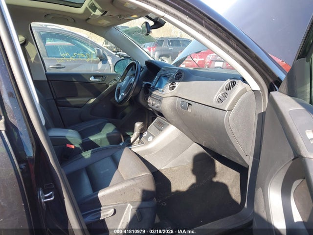 WVGSV7AXXHK007144 Volkswagen Tiguan 2.0t Wolfsburg Edition