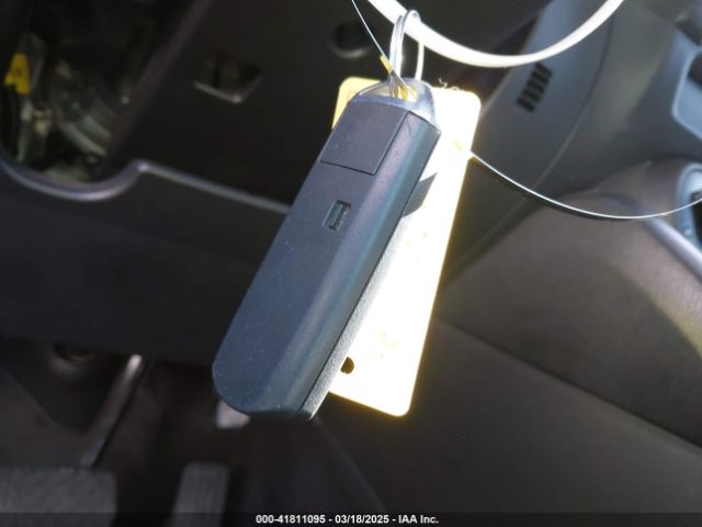 3MYDLBYV1KY526975 Toyota YARIS L