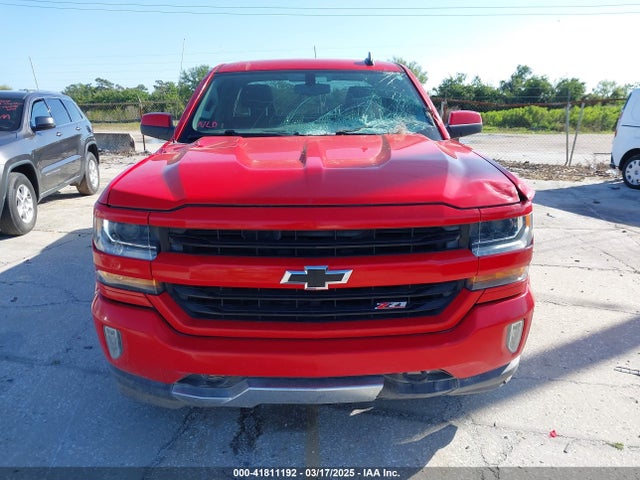 1GCVKREH2JZ100326 Chevrolet Silverado 1500 2lt
