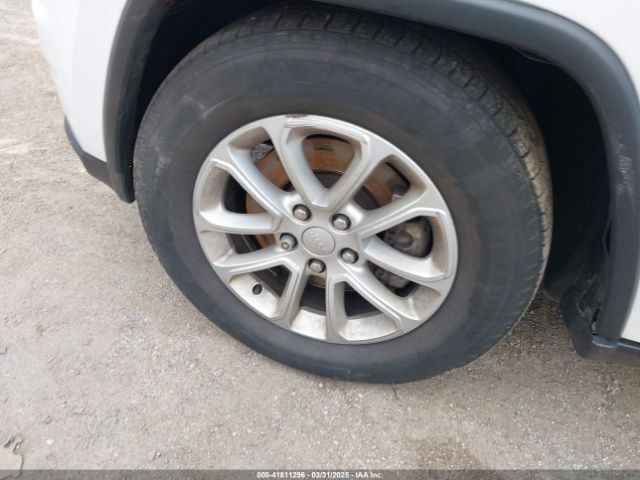 1C4RJEAGXMC813573 Jeep Grand Cherokee Laredo E 4x2