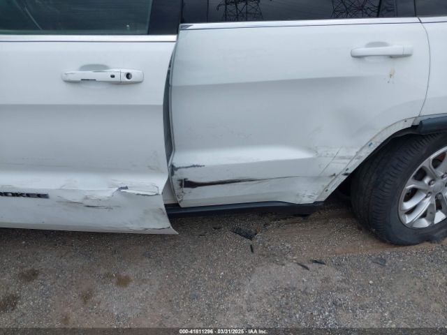 1C4RJEAGXMC813573 Jeep Grand Cherokee Laredo E 4x2