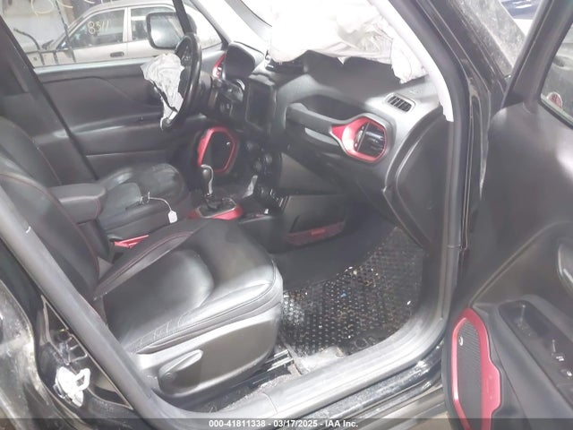 ZACNJBC11KPJ92963 Jeep Renegade Trailhawk 4x4