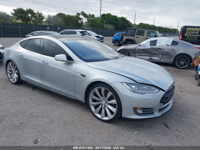 2013 TESLA MODEL S 5YJSA1CP2DFP06270 Photo 0