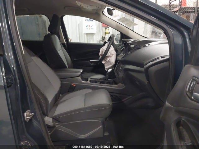 1FMCU0GD2KUC53502 Ford ESCAPE SE