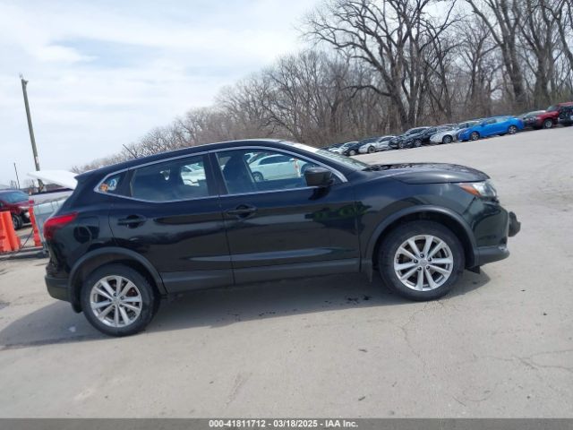 JN1BJ1CR5HW118448 Nissan Rogue Sport S