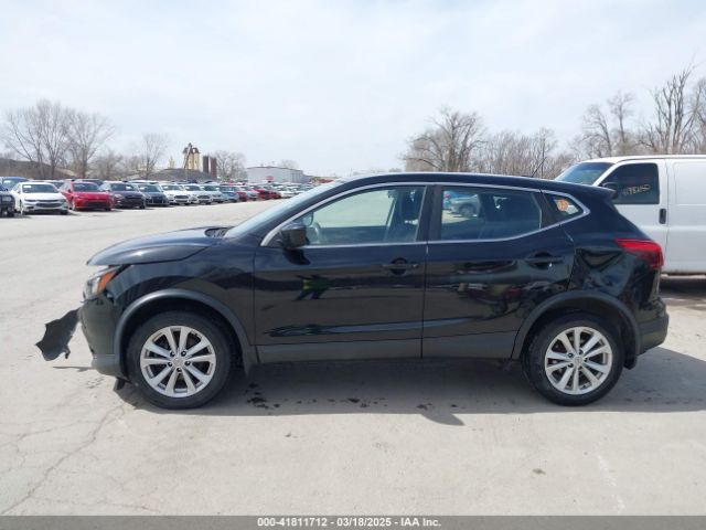 JN1BJ1CR5HW118448 Nissan Rogue Sport S