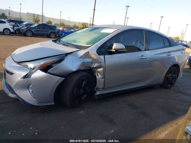 JTDKARFU3H3049806 Toyota Prius Three Touring
