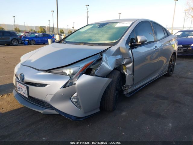 JTDKARFU3H3049806 Toyota Prius Three Touring