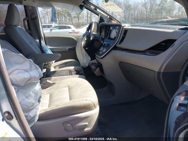 5TDDZ3DC9HS164773 Toyota Sienna Xle 7 Passenger