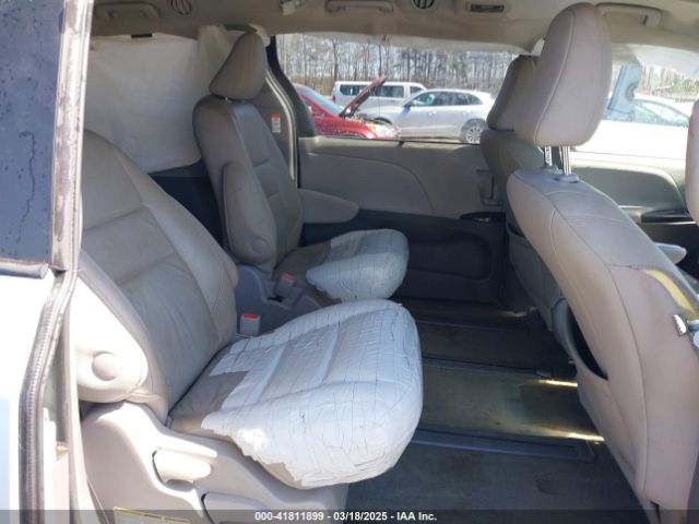 5TDDZ3DC9HS164773 Toyota Sienna Xle 7 Passenger